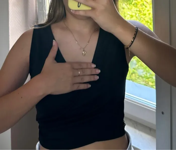 Crop top cache cœur noir noeud dans le dos ouvert - photo numéro 7