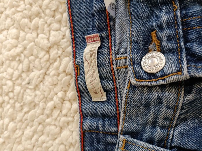 NEUF Jean Levi's Relaxed Fit 550 vintage déchiré aux genoux – taille 4M - photo numéro 3
