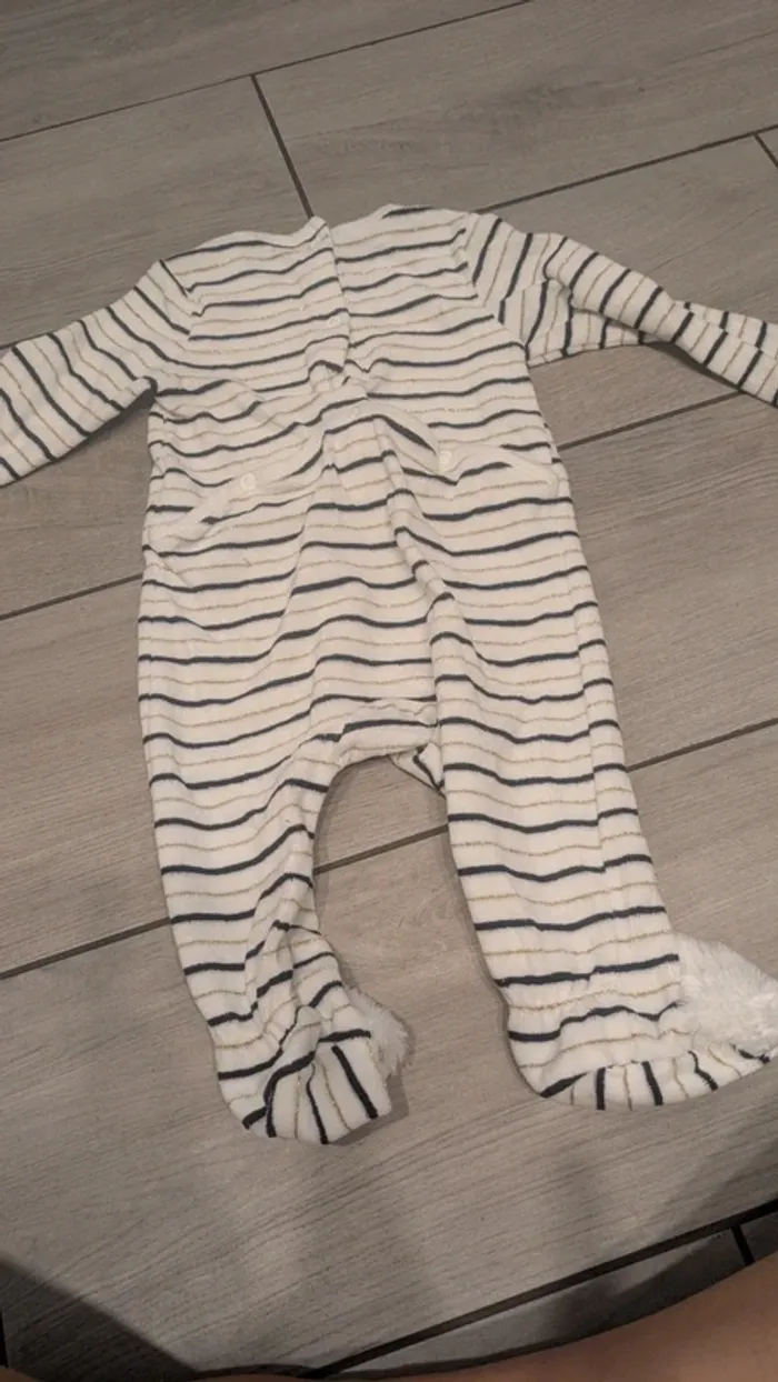 Pyjama 1 pièce taille 9 mois - photo numéro 3