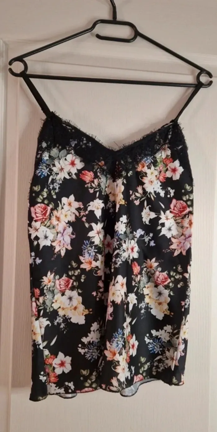 Debardeur fleuri effet soie taille 36/38 - photo numéro 4