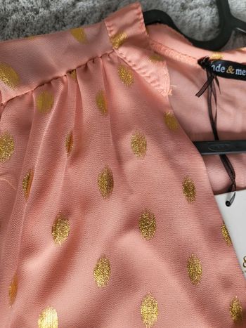 Blouse sans manches rose/corail à pois dorés