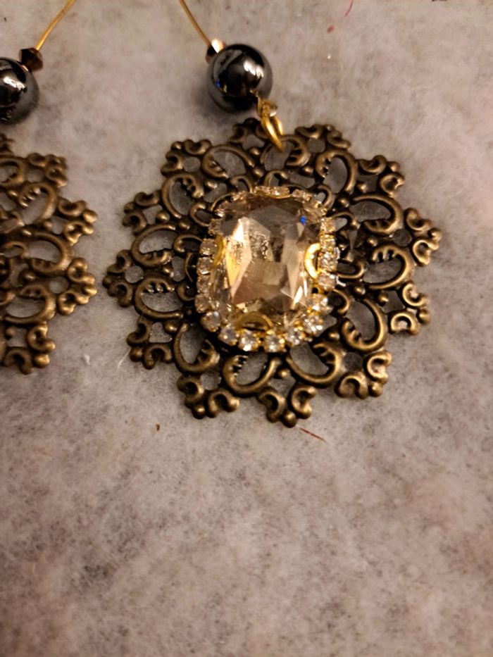 Boucles d'oreilles pendante avec strass en verre - photo numéro 6