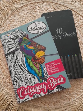 Coloriage+ boîte de crayons de couleurs