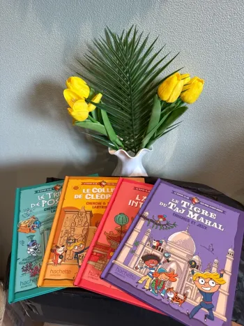 Lot de quatre livres McDo neuf