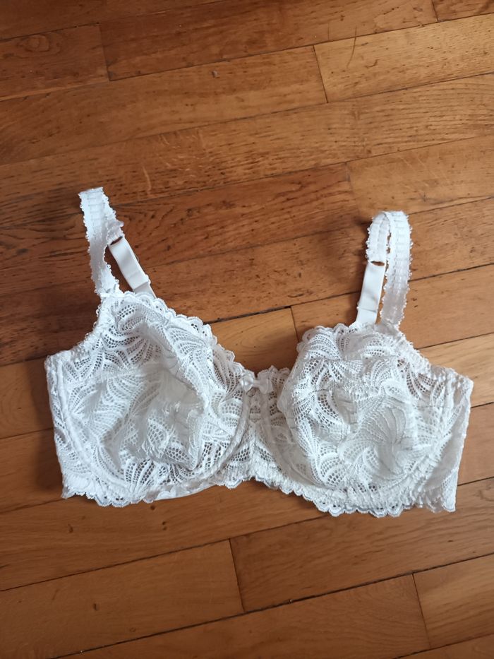Soutien gorge 100F blanc fbv en dentelle ecru neuf