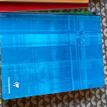 Cahier grands carreaux 24 par 32 cm 96 pages papier velouté