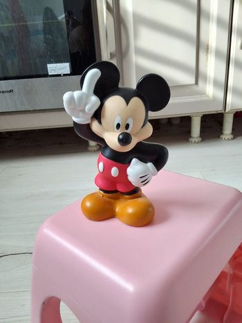 Figurine Disney Mickey debout levant la main droite 13 cm Neuve