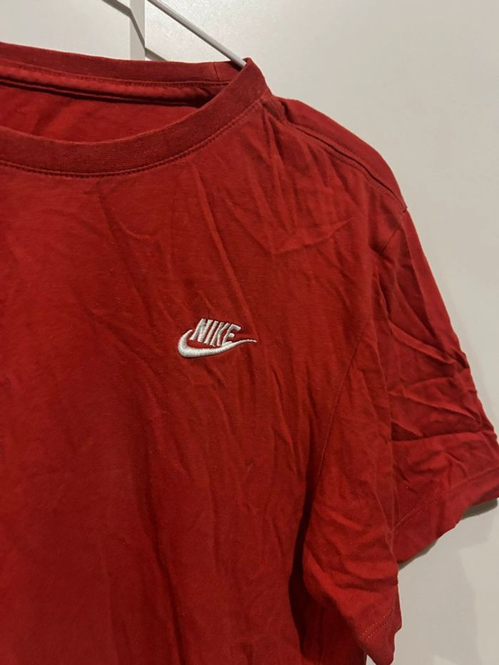 645 – t-shirt Nike rouge - photo numéro 2