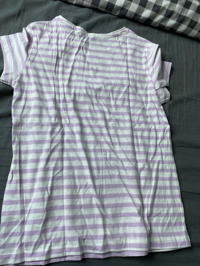 T shirt blanc à rayures mauves. - photo numéro 2