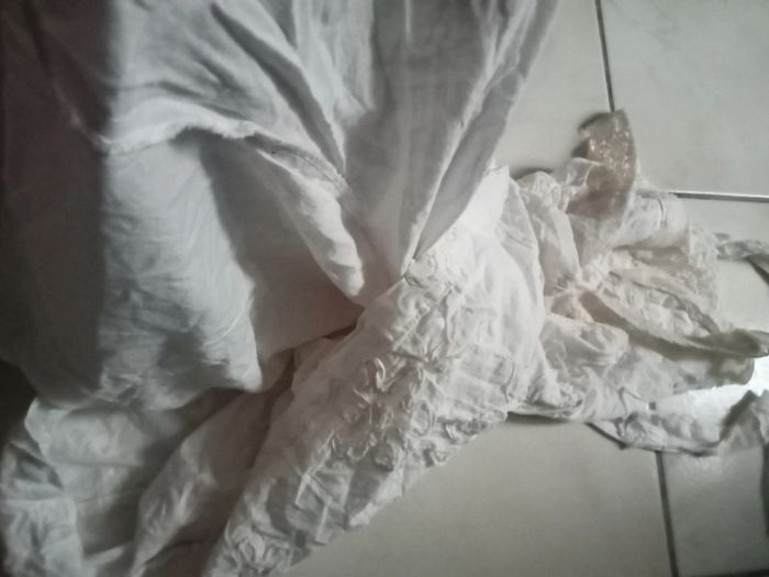 Très jolie robe à dentelle fleurie - photo numéro 5