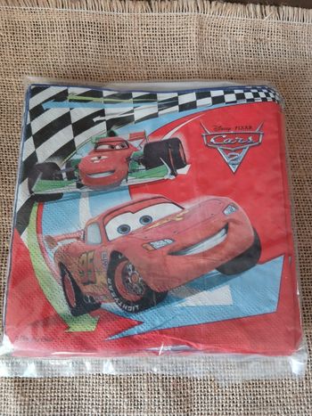 Lot de 15 serviettes en papier cars 2 disney pixar