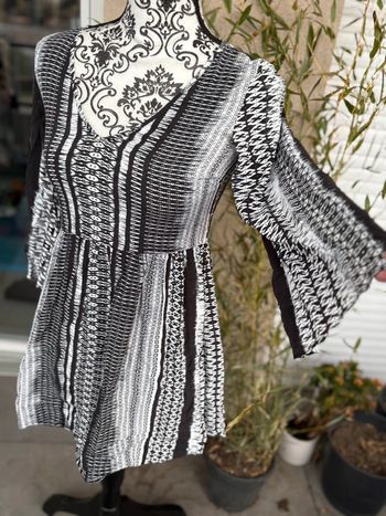 Magnifique robe blanche et noire, marque ados, taille 36 (taille s)