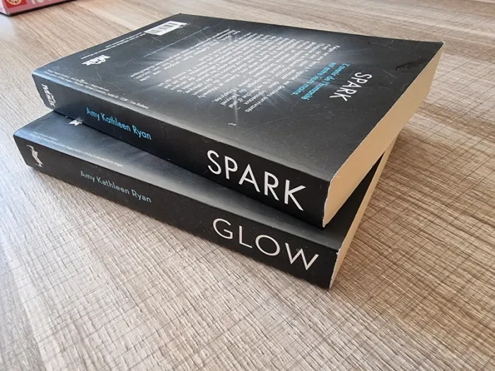 Série Glow par Amy Kathleen Ryan - photo numéro 9