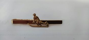 Pince de cravate skieur