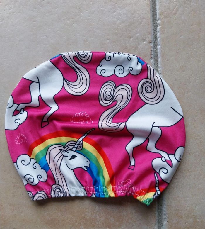 Maillot de bain 1 pièce licorne avec bonnet 4/5 ans - photo numéro 3