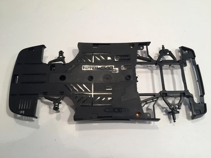 Châssis extérieur pièce détachée miniature Burago Ferrari 348 tb 1989 1/18 1/18e 1/18ème #A7 - photo numéro 2