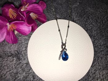 Superbe pendentif fantaisie métal argenté et pierre bleu