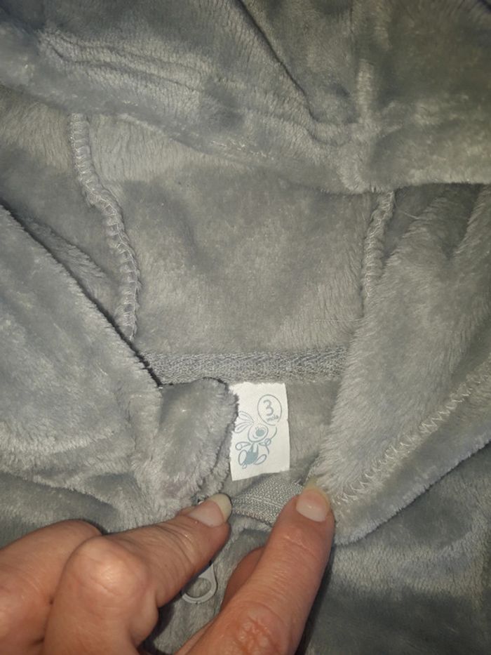 Gilet marque U 3 mois - photo numéro 4