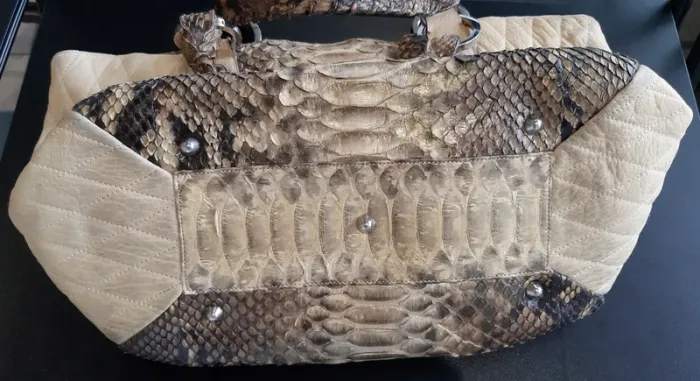 Sublime grand sac fourre tout vintage Ape Régina en cuir beige et python doré - photo numéro 6