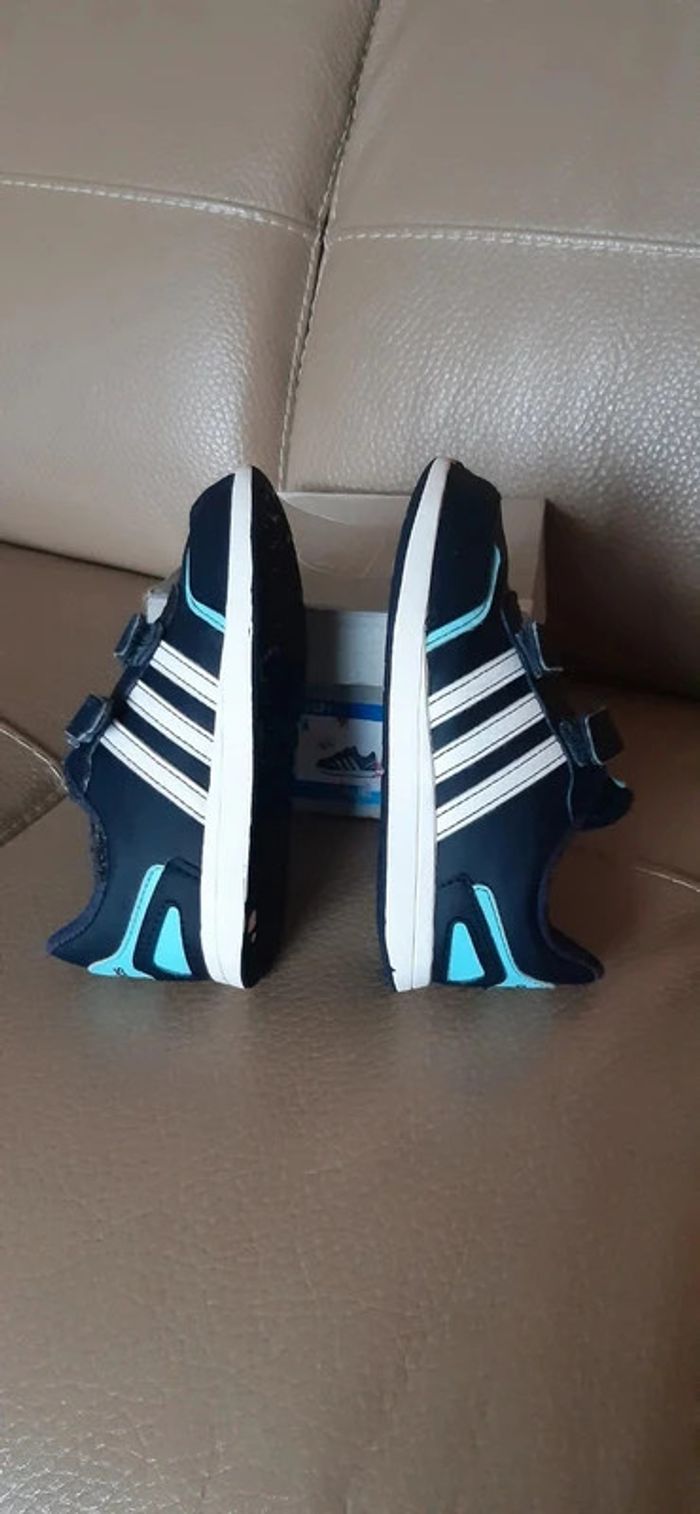 Chaussures / baskets adidas néo bleu marine/ciel pointure 27 - photo numéro 4