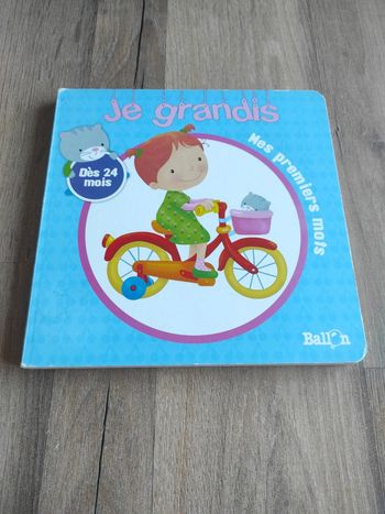 Livre : Je grandis mes premiers mots