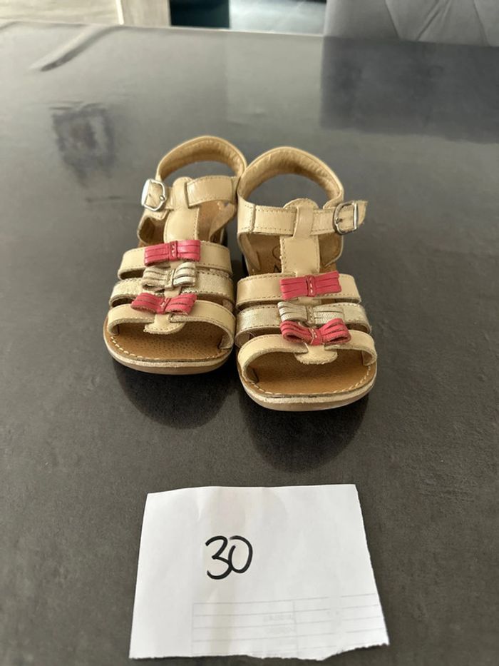 Sandale cuir avec noeuds