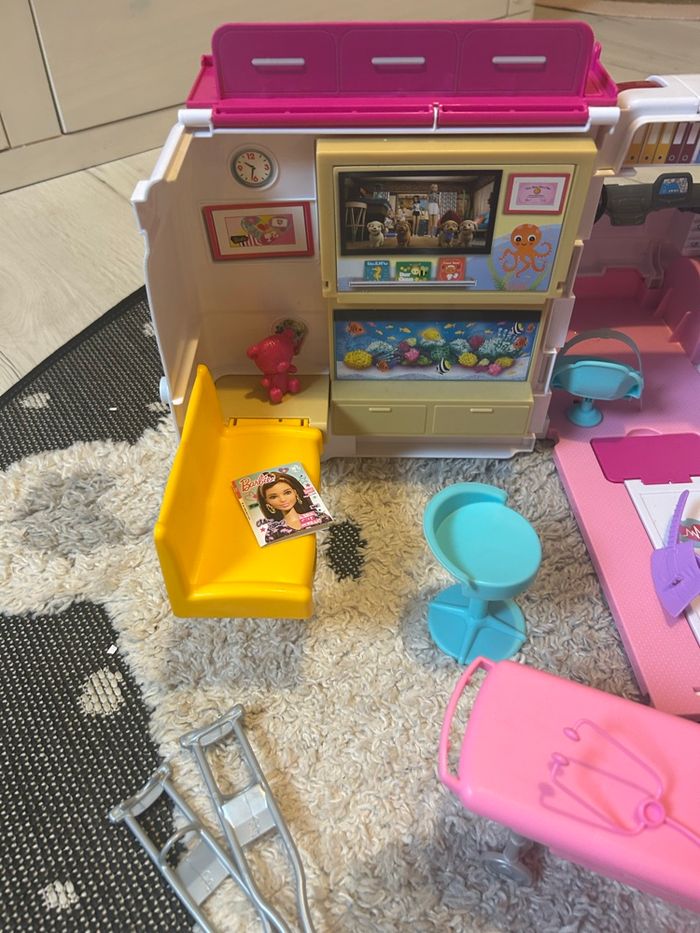 Barbie ambulance - photo numéro 4