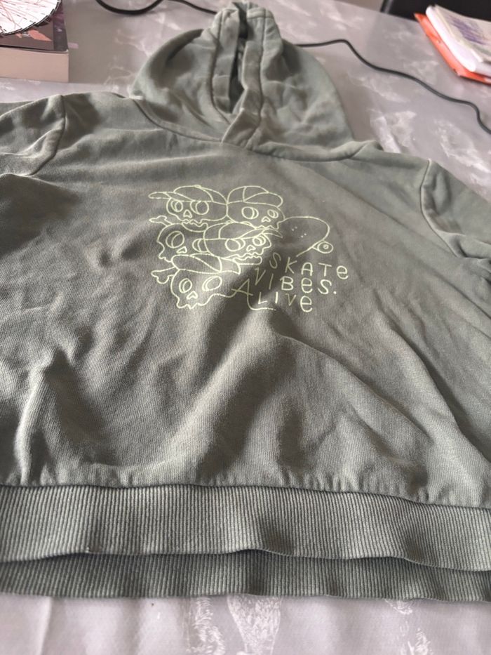 Sweat-shirt à capuche tête de mort skate bord - photo numéro 2
