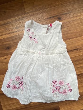 Robe blanche fleurie