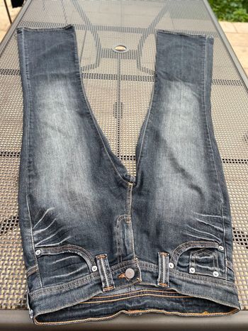 jean Levi’s noir w27 l32