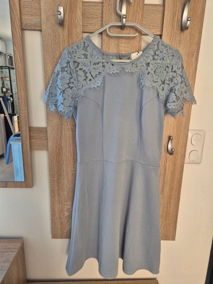Robe bleu dos nu dentelle taille m