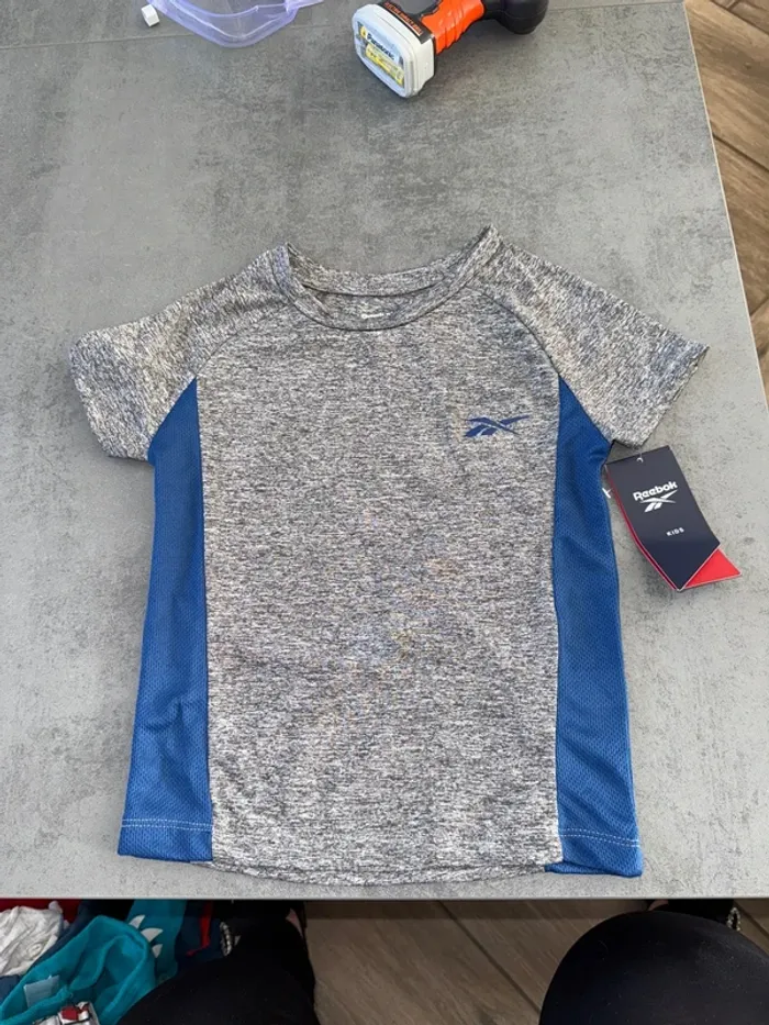 T-shirt reebok neuf