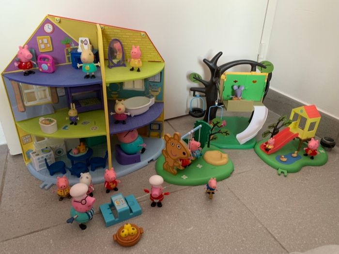 Lot Peppa pig maison parcs et figurines - photo numéro 2