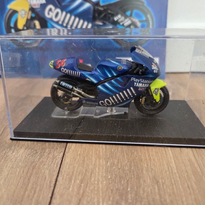 Moto 1:24 avec socle, vitrine et fascicule - photo numéro 2