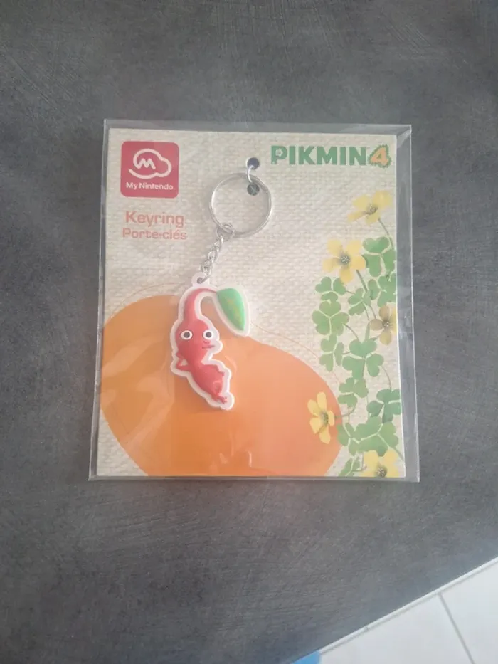 Porte clé "pikmin4"