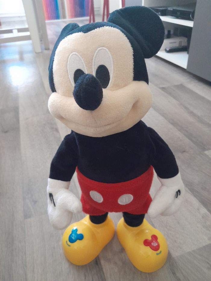 Mickey parle et chante
