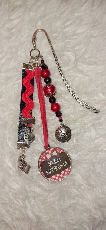 Marque page ou bijoux de sac " Merci maîtresse "