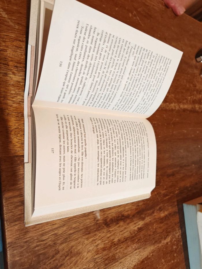 Livre La prime aux loups - Joëlle Guillais - photo numéro 3
