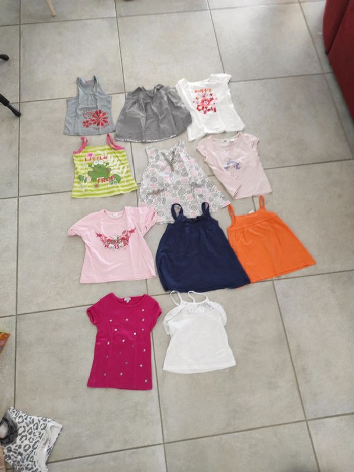 Lot de 11 tee shirts et débardeurs 5 ans