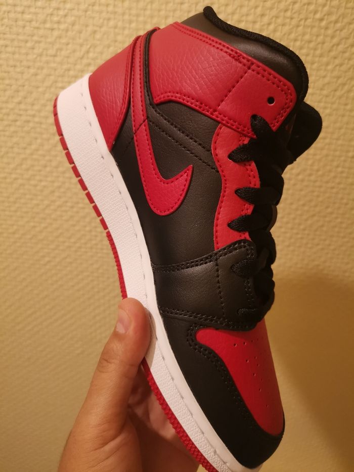 Air Jordan 1 MID (GS)  T 38.5 - photo numéro 3