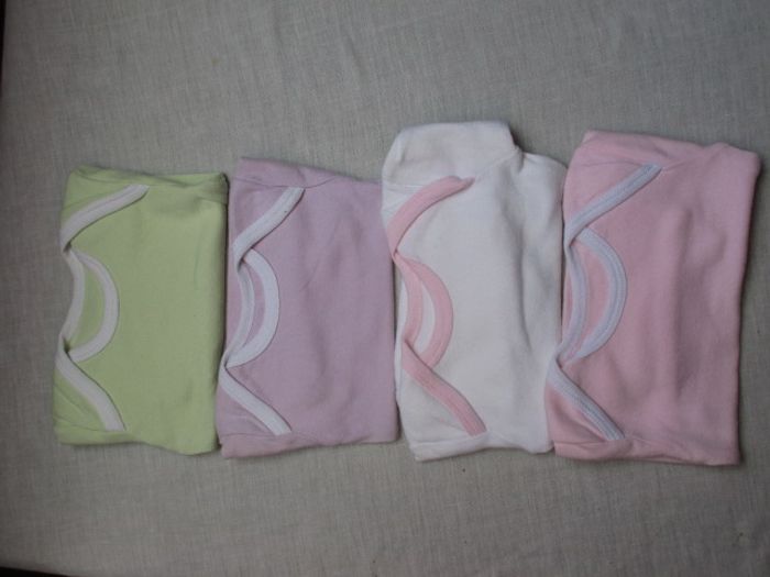 Lot de 4 body, 3 mois