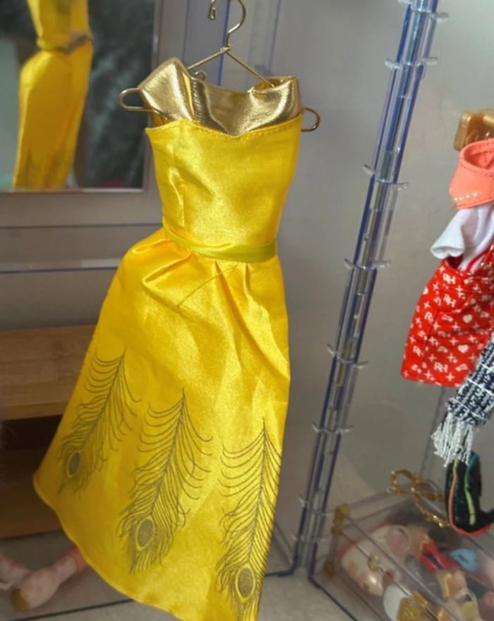 Vêtements poupée Barbie / robes - photo numéro 2