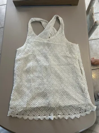 Débardeur dentelle dos croisé