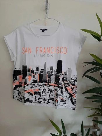 T-shirt graphique effet 3D