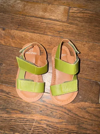 chaussures Bout'chou Taille 21 jamais portées
