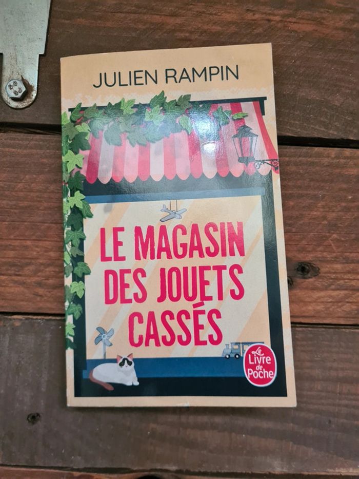 Le magasin des jouets cassés - Julien Rampin format poche