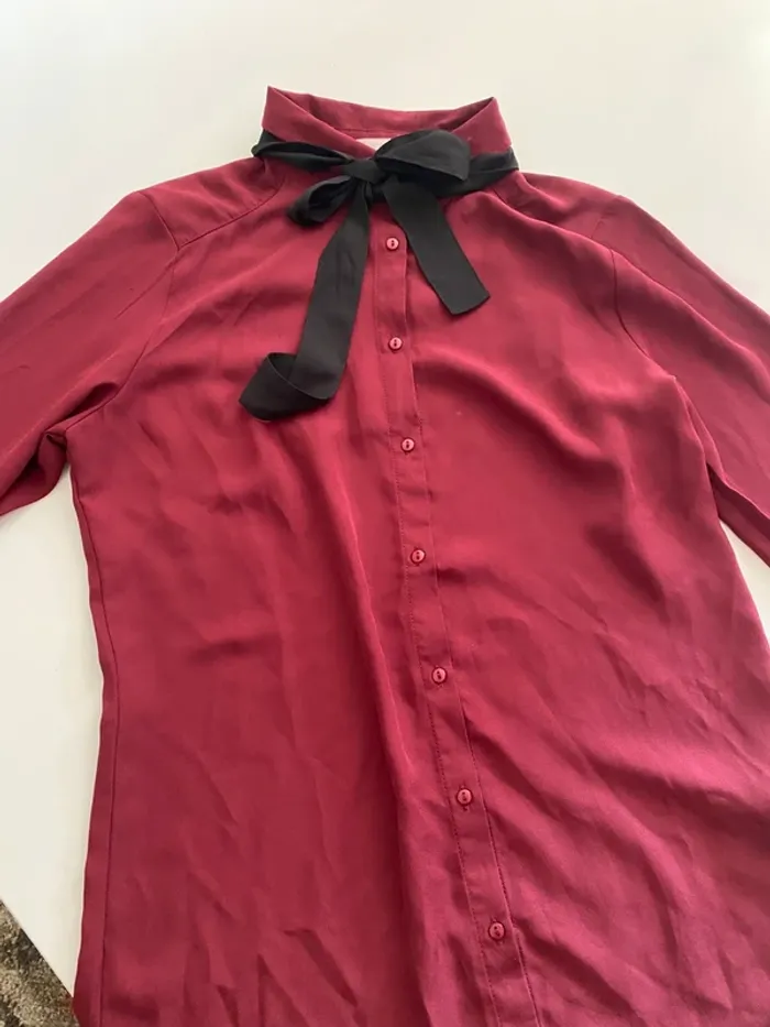 Chemise bordeaux avec ruban taille M