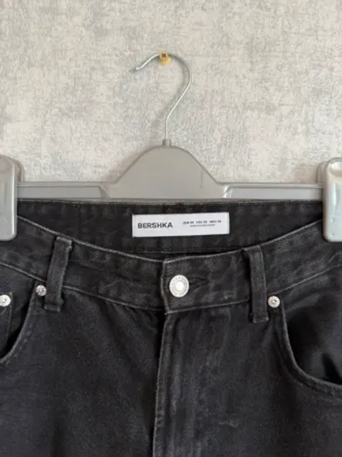 jean baggy noir Bershka taille 38 - photo numéro 2
