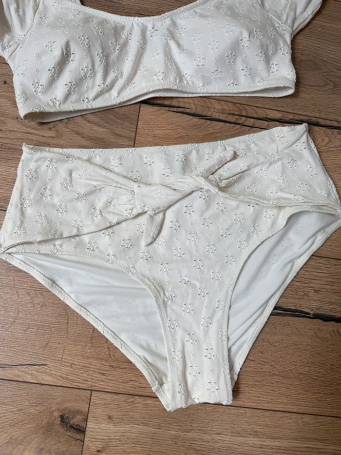Maillot de bain 2 pièces Kiabi blanc style broderie L 42/44 - photo numéro 2