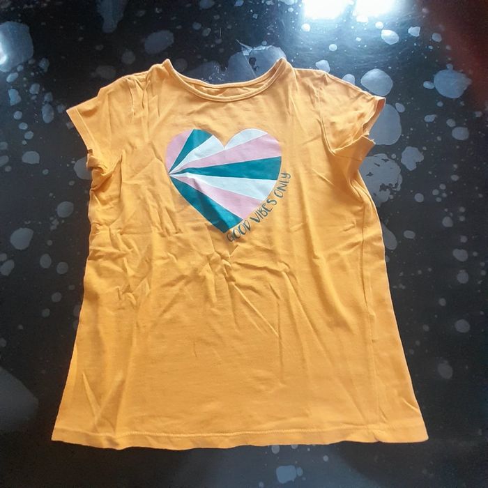 T shirt in extenso 8 ans en très bon état